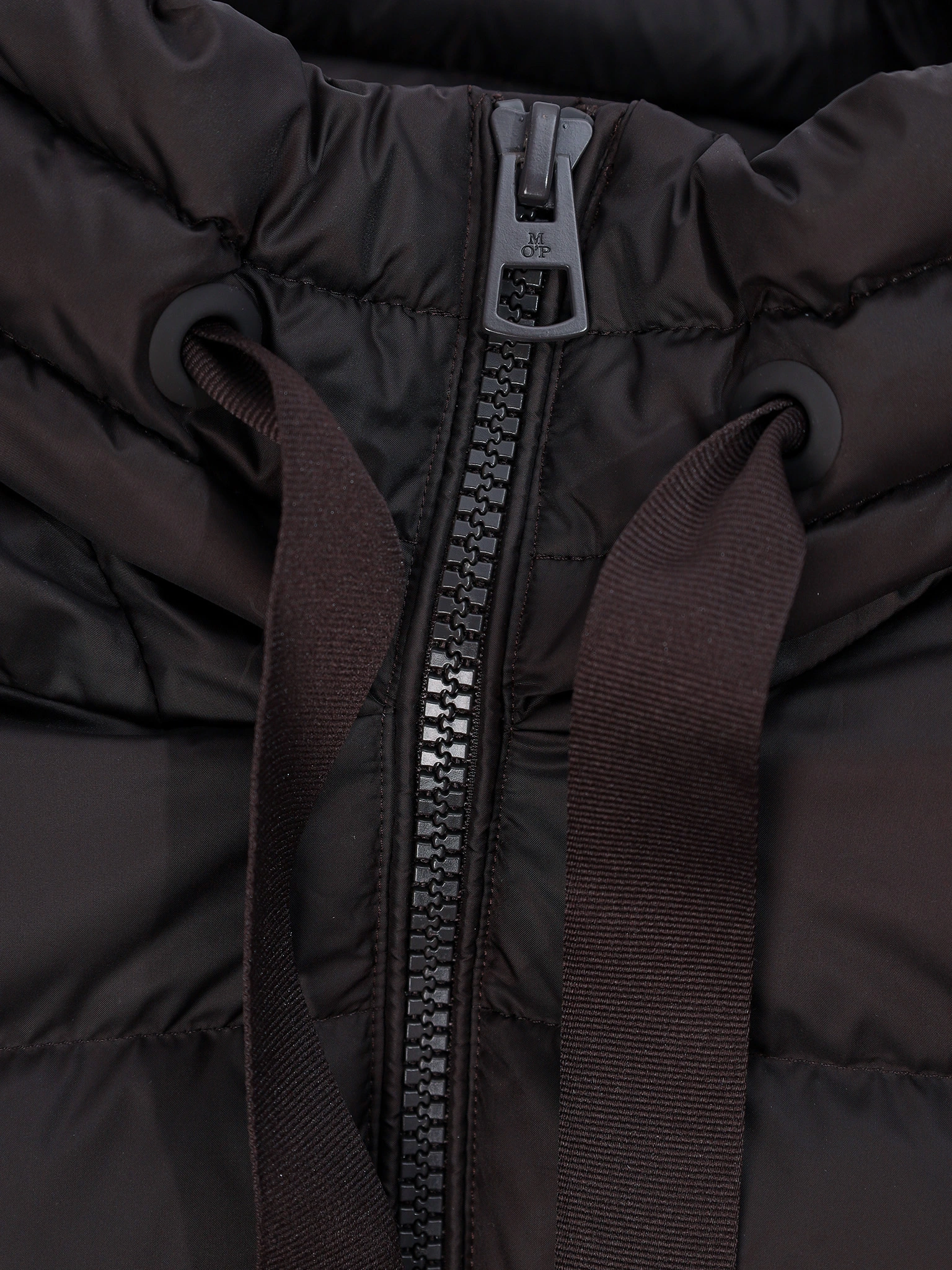 Пуховик темно-коричневого цвета прямого кроя